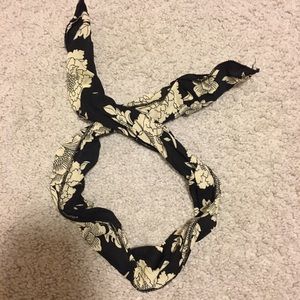 Brandy Melville floral wire headband